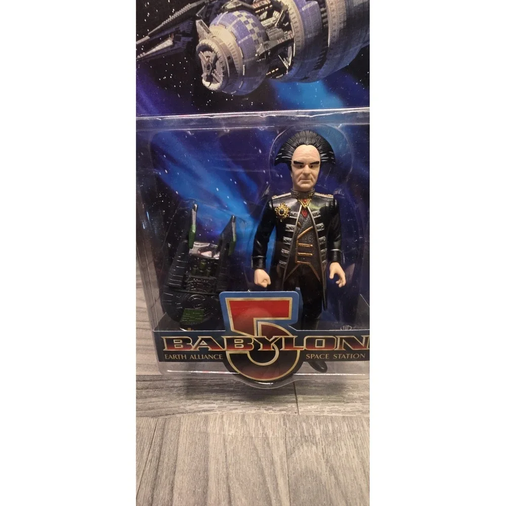 1997 BABYLON 5 AMBASSADOR LONDO MOLLARI W/TRANSPORT  Action Figure